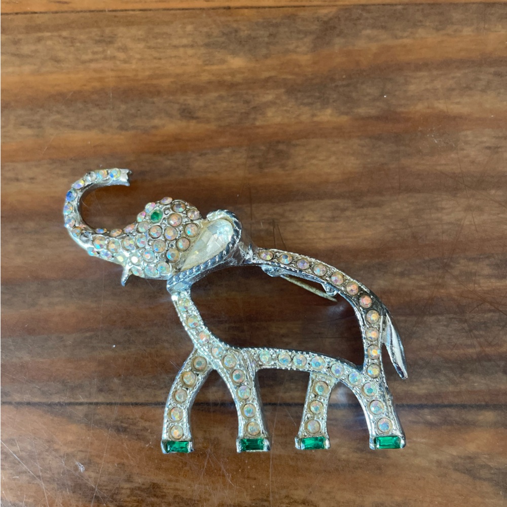 Sparkling Elephant Brooch with Green Accents jewelry fashion unique
